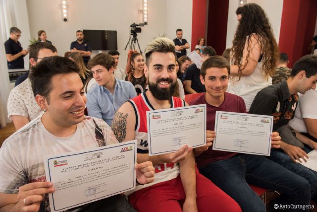 Cuarenta y cinco jóvenes reciben los diplomas de tres Certificados de Profesionalidad realizados a través del programa COLOC