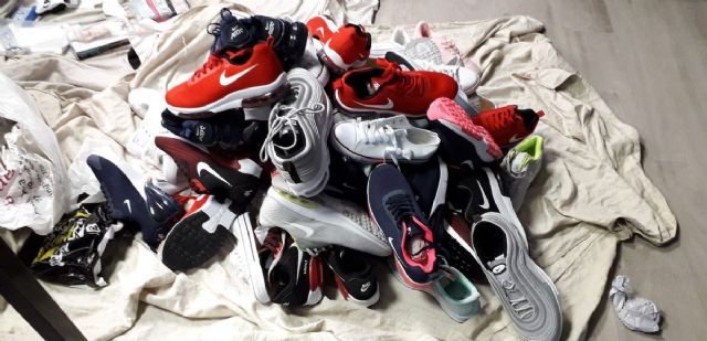 Incautados 187 productos falsificados en el mercadillo de Cabo de Palos