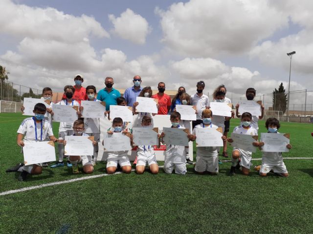 El I Campus Experience Fundación Real Madrid entrega los diplomas a los participantes