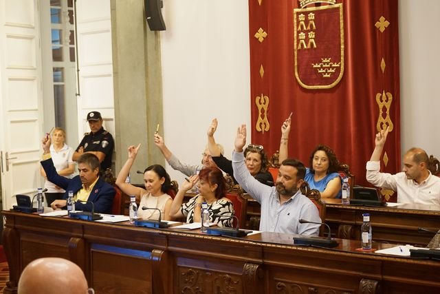 PP y PSOE pactan la composición del gobierno de Arroyo