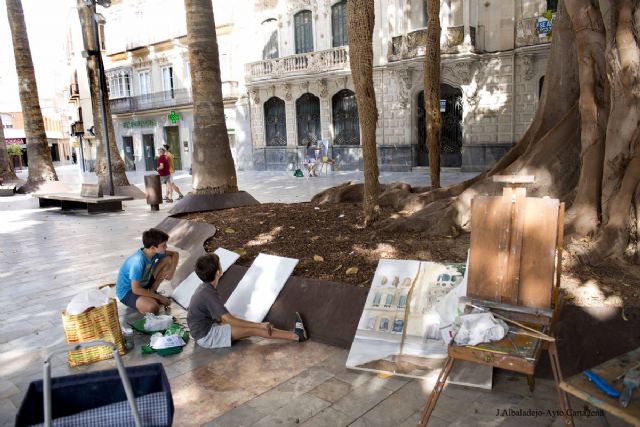 Decenas de artistas retratan la Cartagena modernista en el primer Concurso de Pintura al Aire Libre