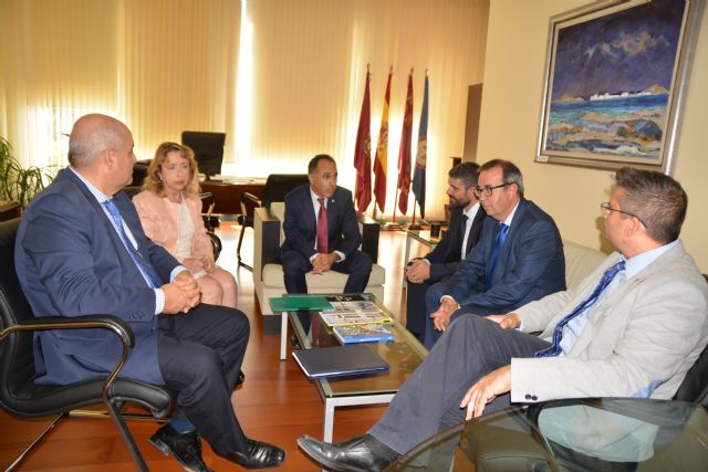 La UPCT y Técnicas Reunidas darán formación, pionera en España, para la puesta en marcha de plantas químicas