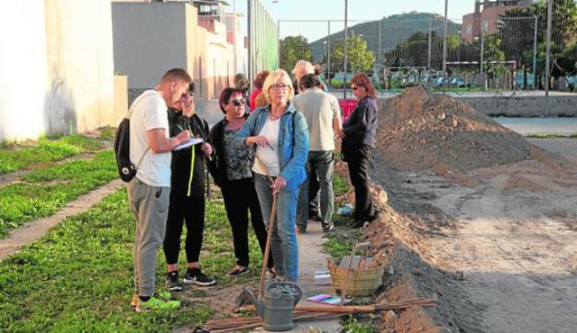 Cultivando San Antón clausura el Taller del Huerto Urbano parcelando con plantas aromáticas