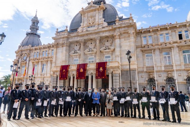 La Policía Local festeja a su patrón sin apenas restricciones por el Covid y con la incorporación de 18 subinspectores que acaban de promocionar
