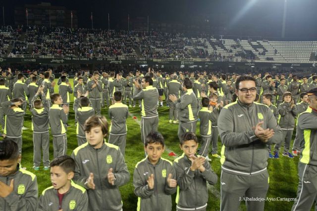 El Cartagena FC presenta a los mas de 450 niños de su cantera