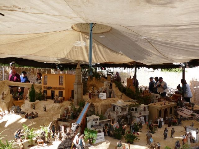 El barrio de Santa Lucia inaugura su Belen