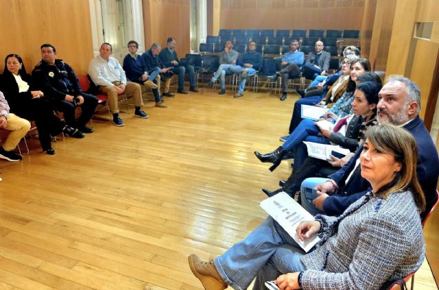 La Mesa de la Movilidad plantea estudiar todas las posibilidades para garantizar la conectividad de los aparcamientos disuasorios