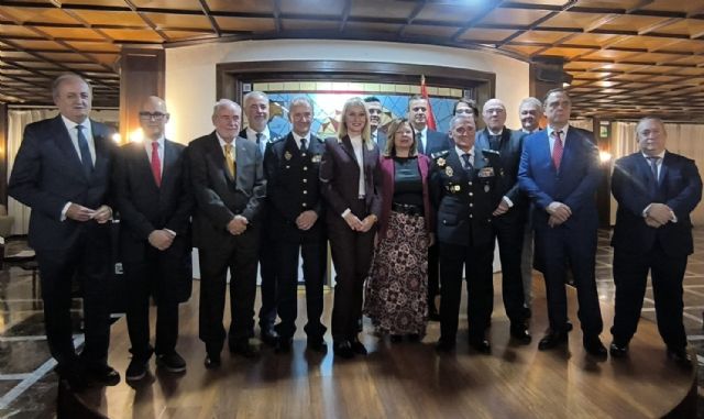 La sociedad regional se suma a la entrega de los Bastones de Mando Policial a los Jefes Superiores de Policía