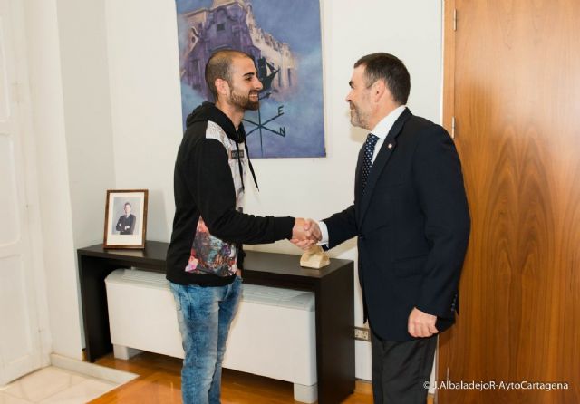 Kevin Moreno ofrece a la ciudad de Cartagena su doble campeonato en motos acuaticas