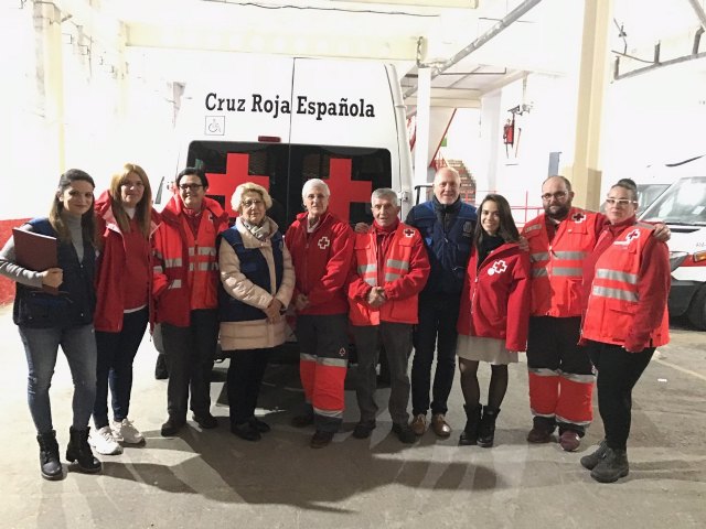 La concejala de Servicios Sociales visita a las personas sin hogar acompañada por la Unidad de Emergencia Social de Cruz Roja