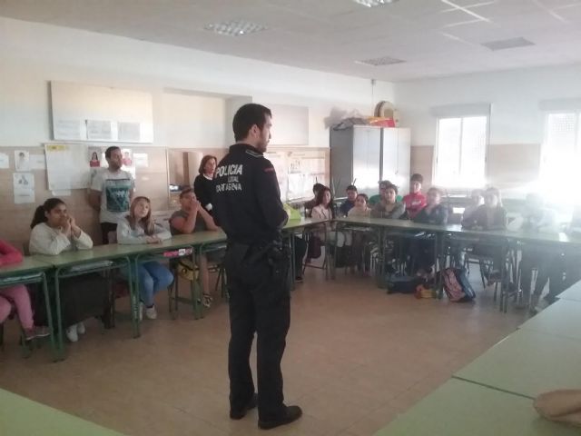 Educacion continua con el programa para informar de  ciberacoso y redes sociales en los colegios de Cartagena