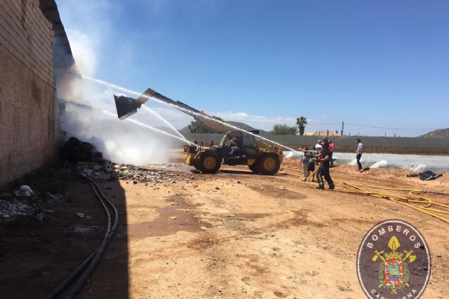 Una decena de corderos mueren intoxicados en un incendio en Islas Menores