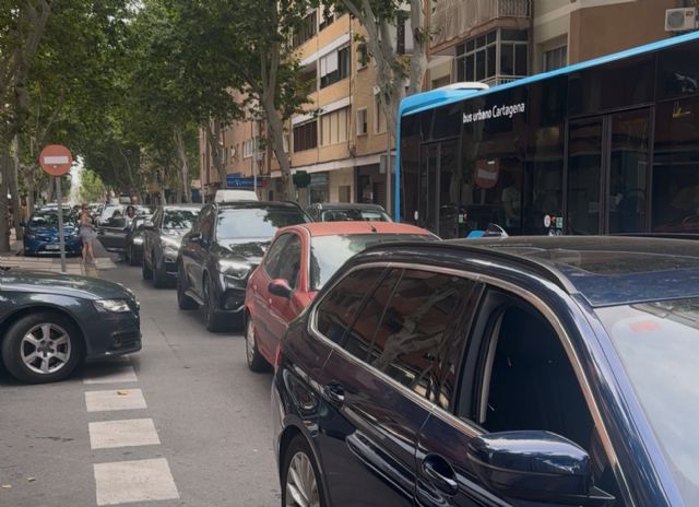 'Un beso y tira': una iniciativa útil para garantizar la seguridad de los escolares y evitar congestiones de tráfico