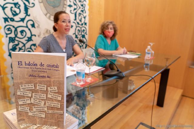 María Escudero presenta su ´balcón de cristal'desde donde observa la Igualdad y la perspectiva de género de la sociedad cartagenera