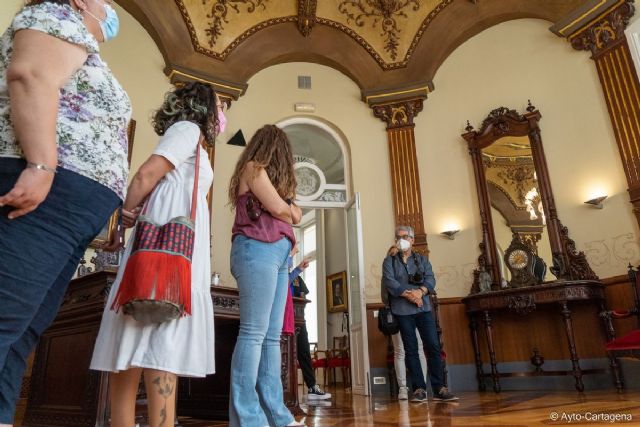 El Ayuntamiento saca a concurso la contratación de guías para el Museo Arqueológico, el Domus Pórtico, el Palacio Consistorial y el Palacio Molina