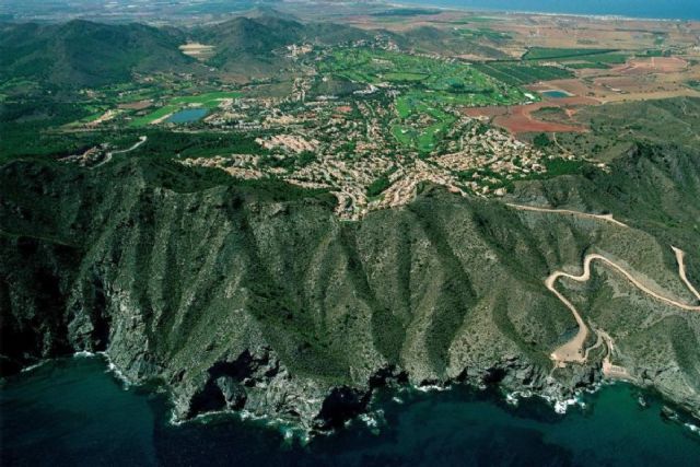 El Ayuntamiento requiere a Hidrogea para que devuelva la tasa de alcantarillado a 13 comunidades de La Manga Club