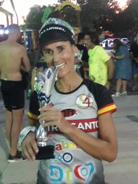 Las mujeres del Club Cuatro Cantos Cartagena brillan en Caravaca y la Azohía