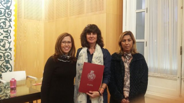 Afal recibe una subvención de 9.600 euros para atender enfermos de alzhéimer mediante programas no farmacológicos