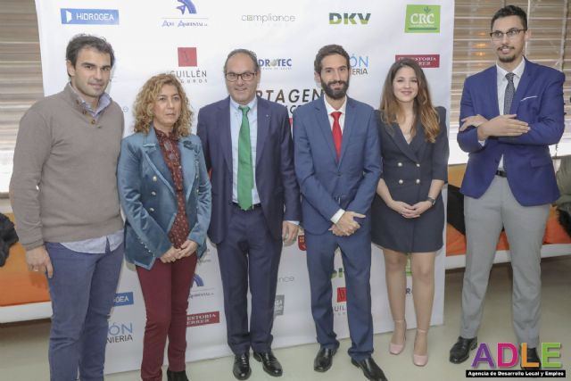 La Asociación de Jóvenes Empresarios premia a la ADLE por su labor a favor del emprendimiento local