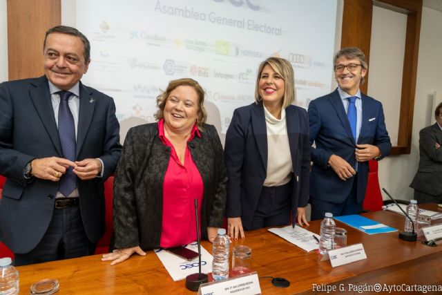 La alcaldesa Noelia Arroyo felicita a Ana Correa por su reelección como presidenta de la patronal empresarial COEC