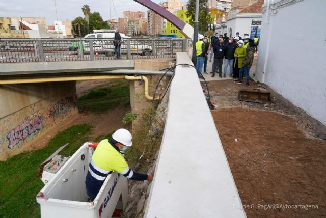 Finalizan las actuaciones en el paso de peatones del puente del Barrio de la Concepción que lo convierten en el más seguro  