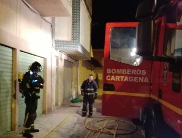 Bomberos sofocan dos incendios simultaneos en viviendas de Los Nietos y Los Dolores