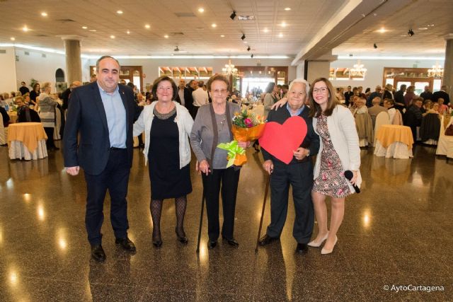 Los mayores del municipio celebran su San Valentin