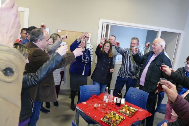 La alcaldesa visita el local social de La Vaguada y mantiene un encuentro con los vecinos de Canteras