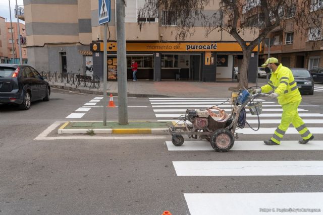 Vía Pública mejora la señalización de las calles de Las Seiscientas, Los Dolores y Los Barreros