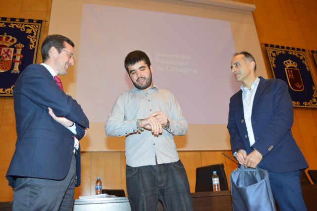 Los estudiantes preguntan a los candidatos a Rector