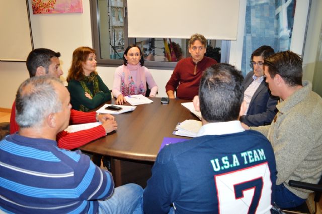 La concejala de Hacienda asegura que el Gobierno municipal garantiza los derechos de los trabajadores de Parques y Jardines