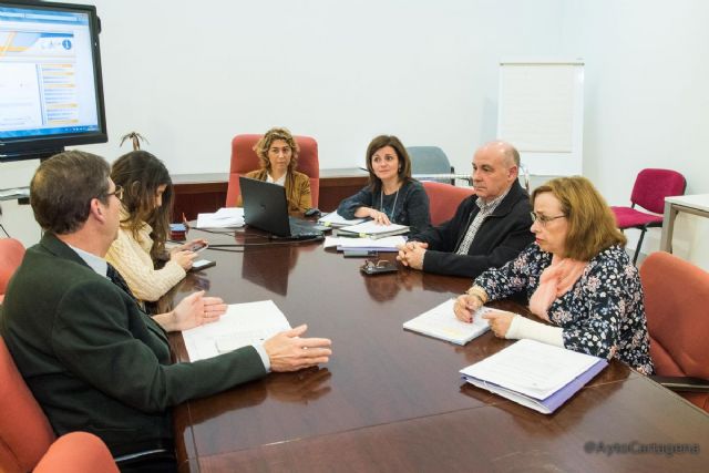 La Mesa de Contratacion propone la adjudicacion de las sillas de las procesiones a la unica empresa ofertante