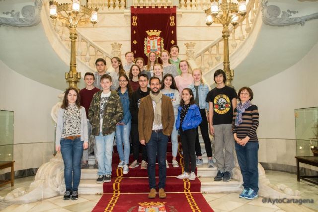 El Palacio Consistorial da la bienvenida a los nueve alumnos de intercambio alemanes del IES Jimenez de la Espada