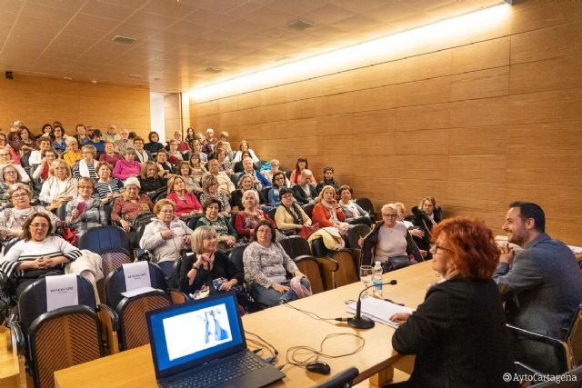 Rosa Villacastín protagonizó un encuentro por el Día Internacional de la Mujer