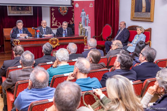 Federico Trillo habla sobre la ‘Caridad Chica’ para la Asociación Procesionista