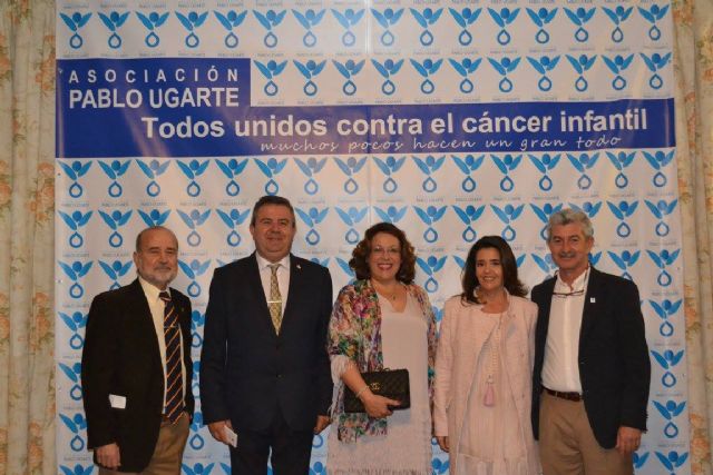 Francisco Calderón asistió a la cena benéfica de APU en la que Cartagena plantó batalla al cáncer infantil