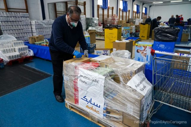La Fundación SABIC España dona cuatro pallets de alimentos y productos básicos para ayudar con el dispositivo de emergencia