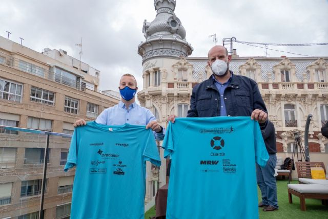 El deportista cartagenero Salvador Zamora recorrerá 42 kilómetros por las baterías de costa con fines solidarios