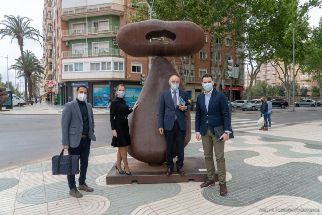 Las 'Esculturas Monumentales' de Juan Méjica ya se pueden contemplar en la Alameda