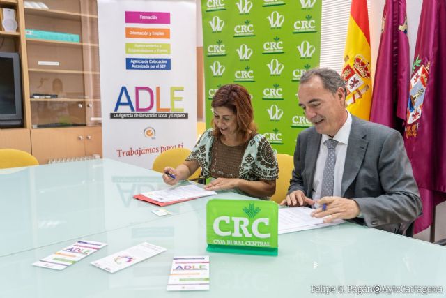 La ADLE firma un convenio con Caja Rural para promover la financiación de emprendedores