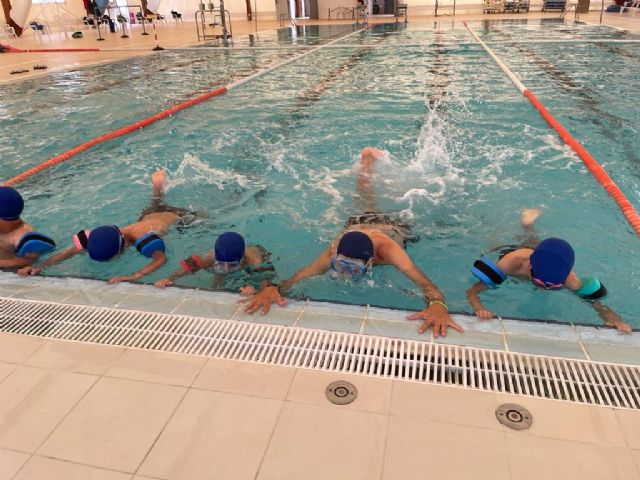 El programa 'Espacios de ocio: Aprende jugando' hace disfrutar de un día deportivo y lúdico a los más pequeños de San Antón