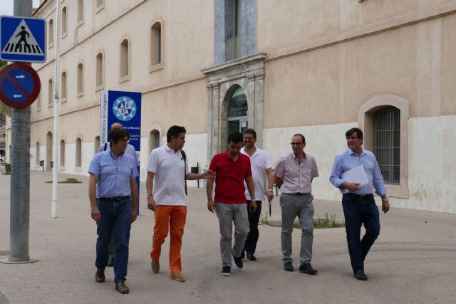 El Ayuntamiento conoce de primera mano algunas de las actuaciones necesarias en el Campus Muralla del Mar de la UPCT