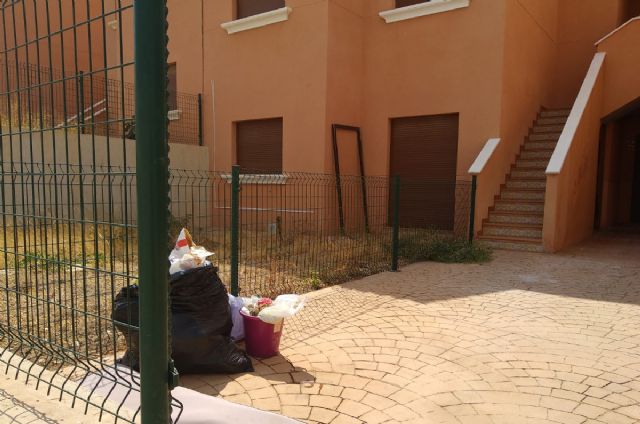 Los ´okupas´ de Isla Plana abandonan las cuatro viviendas en las que se habían instalado