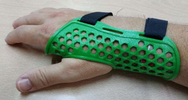 Investigadores de la UPCT desarrollan una silla de rehabilitación y adaptadores de juguetes con tecnología 3D