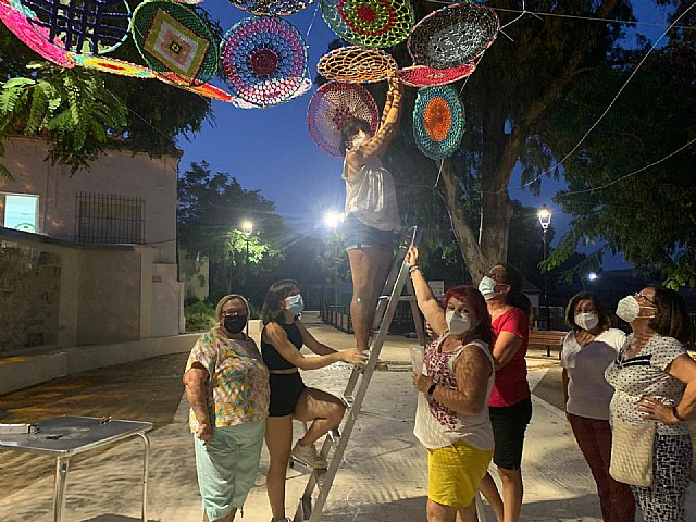 Talleres al fresco fomentando las tradiciones en Perín
