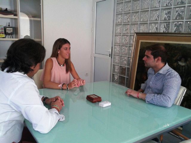 El concejal de Deportes anima a la cartagenera Claudia Manzanares a seguir siendo un ejemplo para los jóvenes deportistas del municipio