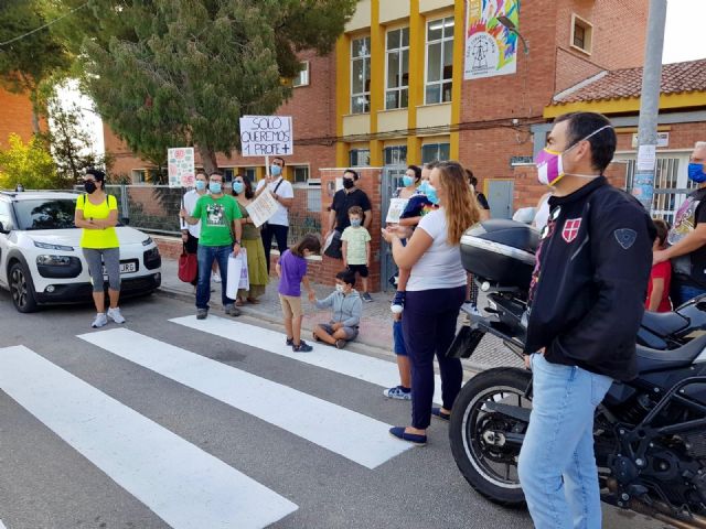 José López se congratula de que la Consejería recule ante la presión de los padres y conceda un profesor más al CEIP `Azorín´