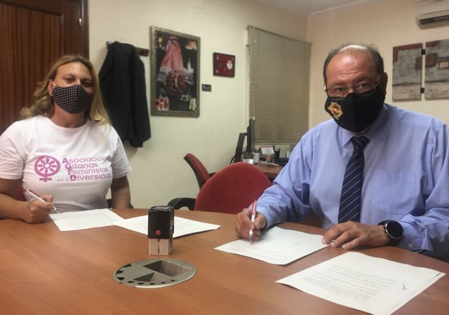 Lhicarsa y la Asociación Gitanas Feministas por la Diversidad firman un convenio de colaboración
