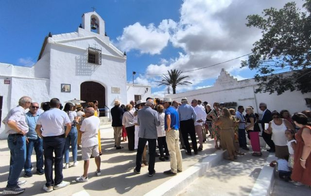 La ermita del Calvario se rehabilita 50 años después y se celebra con una misa multitudinaria