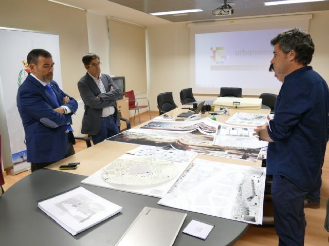 Un arquitecto de la UPCT plantea utilizar la llegada del AVE para la integración de los barrios de la zona este en su proyecto fin de carrera